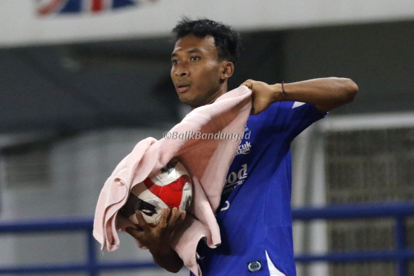 Persib versus PSBS Biak di Stadion Gelora Bandung Lautan Api (GBLA), Kota Bandung, Jawa Barat, Minggu (25/1/2026).