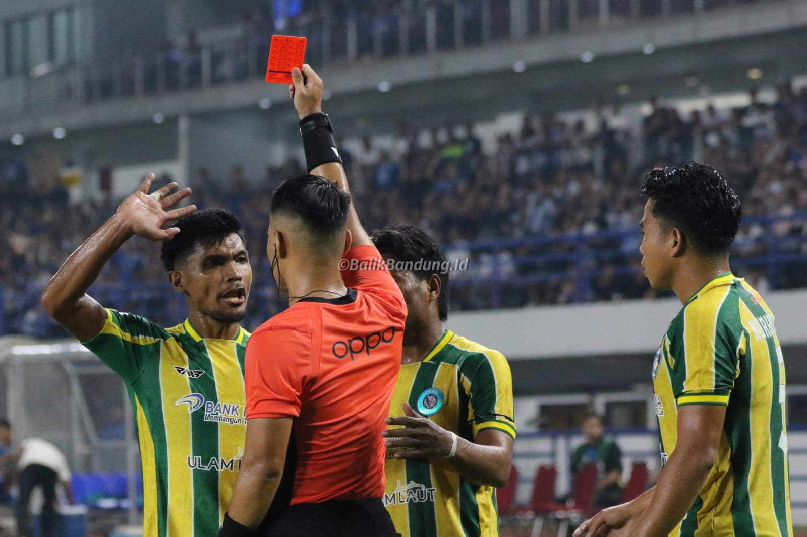 Persib versus PSBS Biak di Stadion Gelora Bandung Lautan Api (GBLA), Kota Bandung, Jawa Barat, Minggu (25/1/2026).