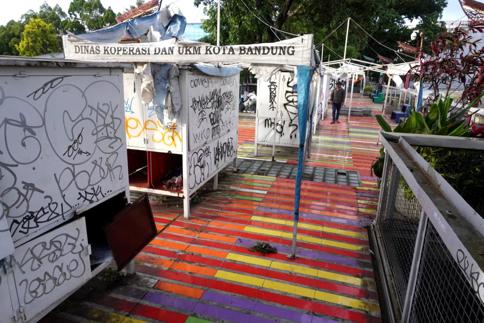 Teras Cihampelas Akan Dibongkar