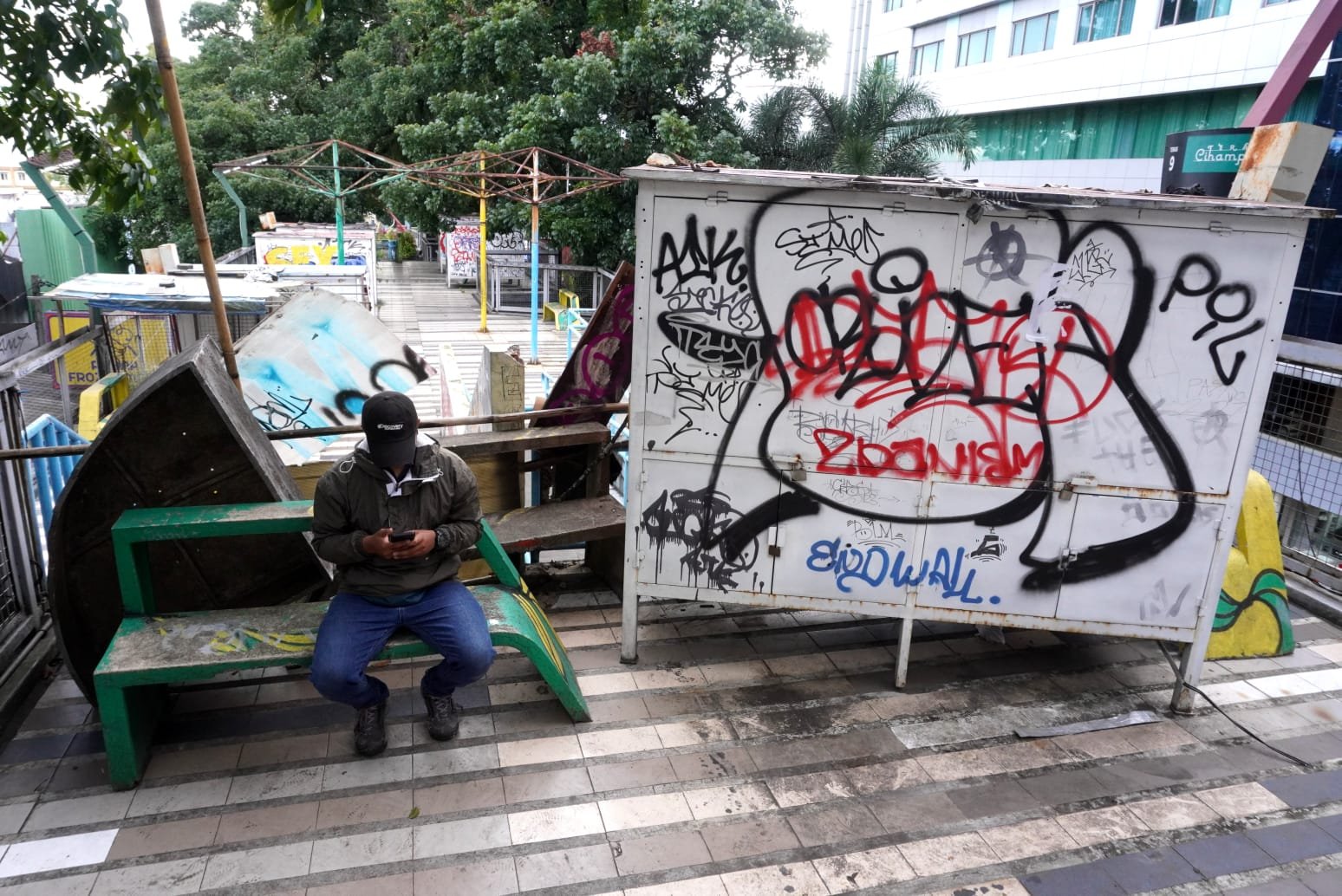 Teras Cihampelas Akan Dibongkar