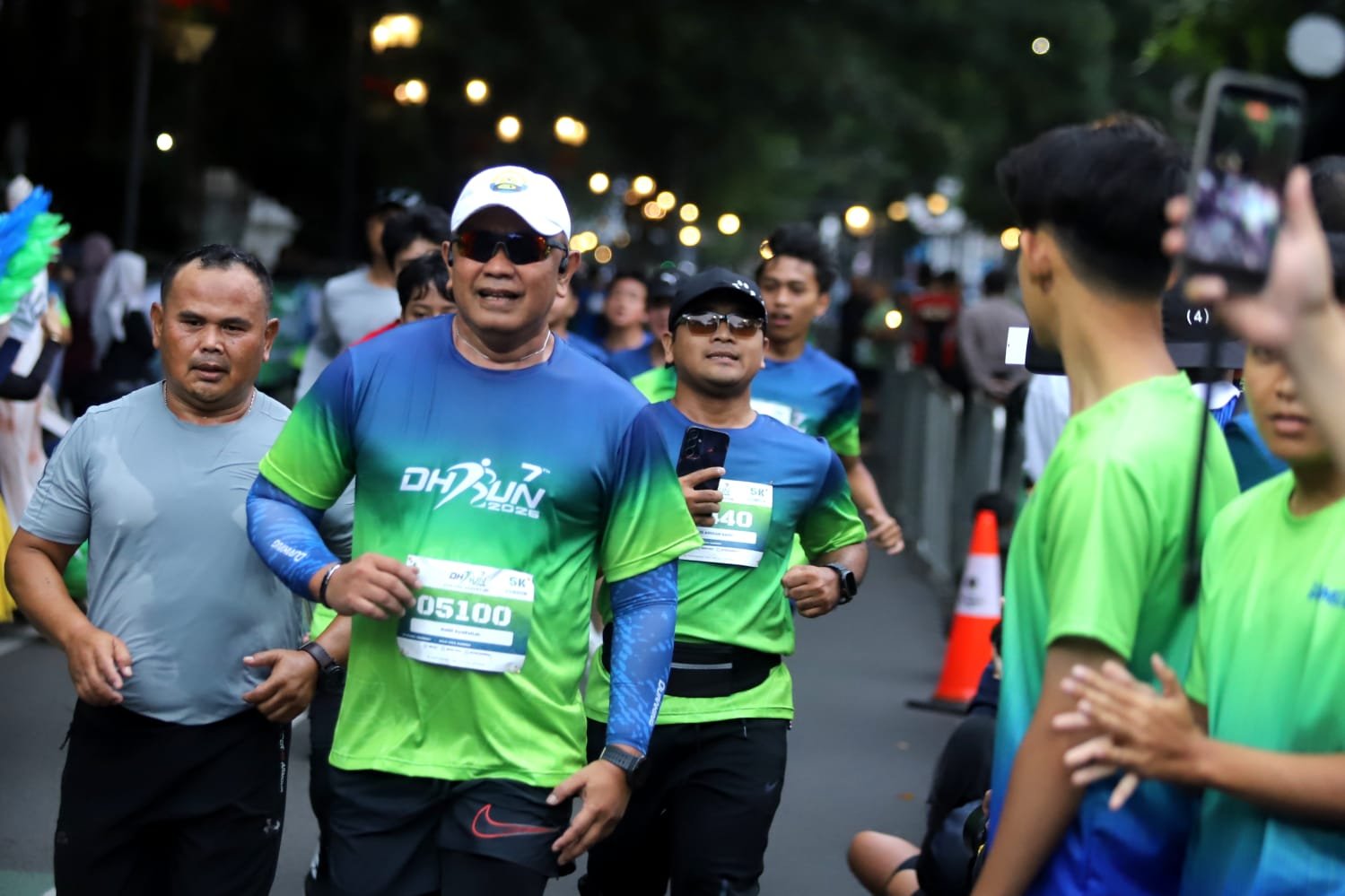 Lebih dari 5.000 peserta mengikuti kegiatan DH Run 2026 yang diselenggarakan di Balai Kota Bandung pada Sabtu, 7 Februari 2026.