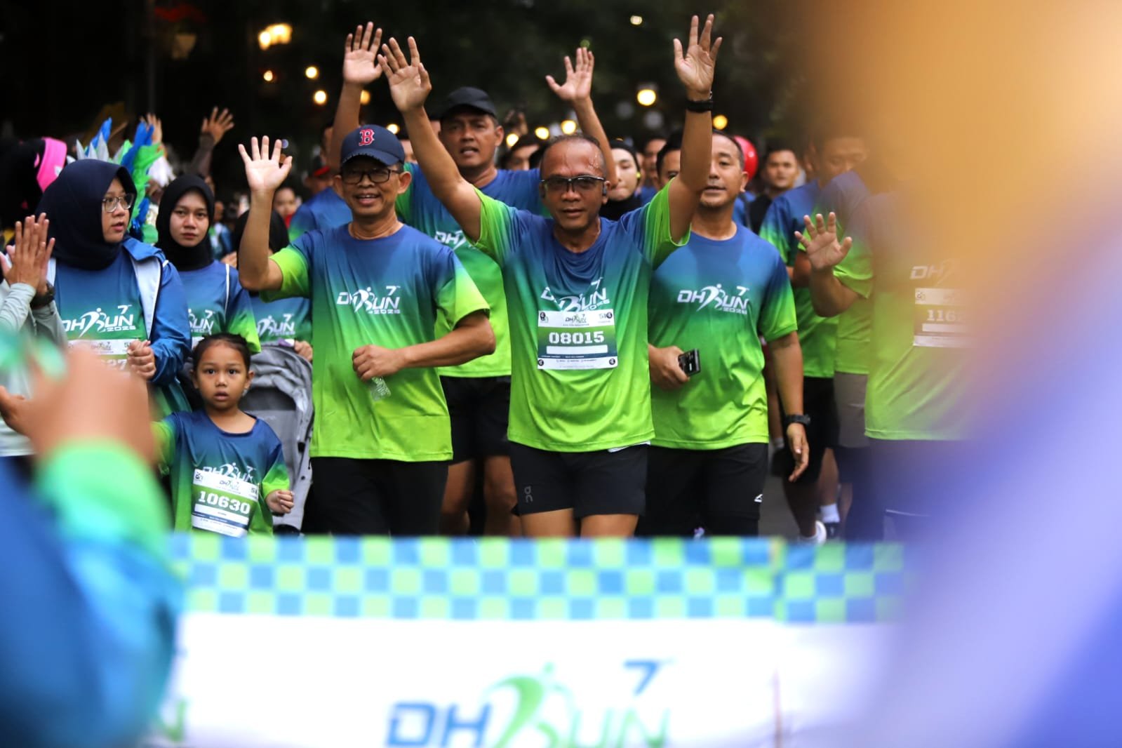 Lebih dari 5.000 peserta mengikuti kegiatan DH Run 2026 yang diselenggarakan di Balai Kota Bandung pada Sabtu, 7 Februari 2026.