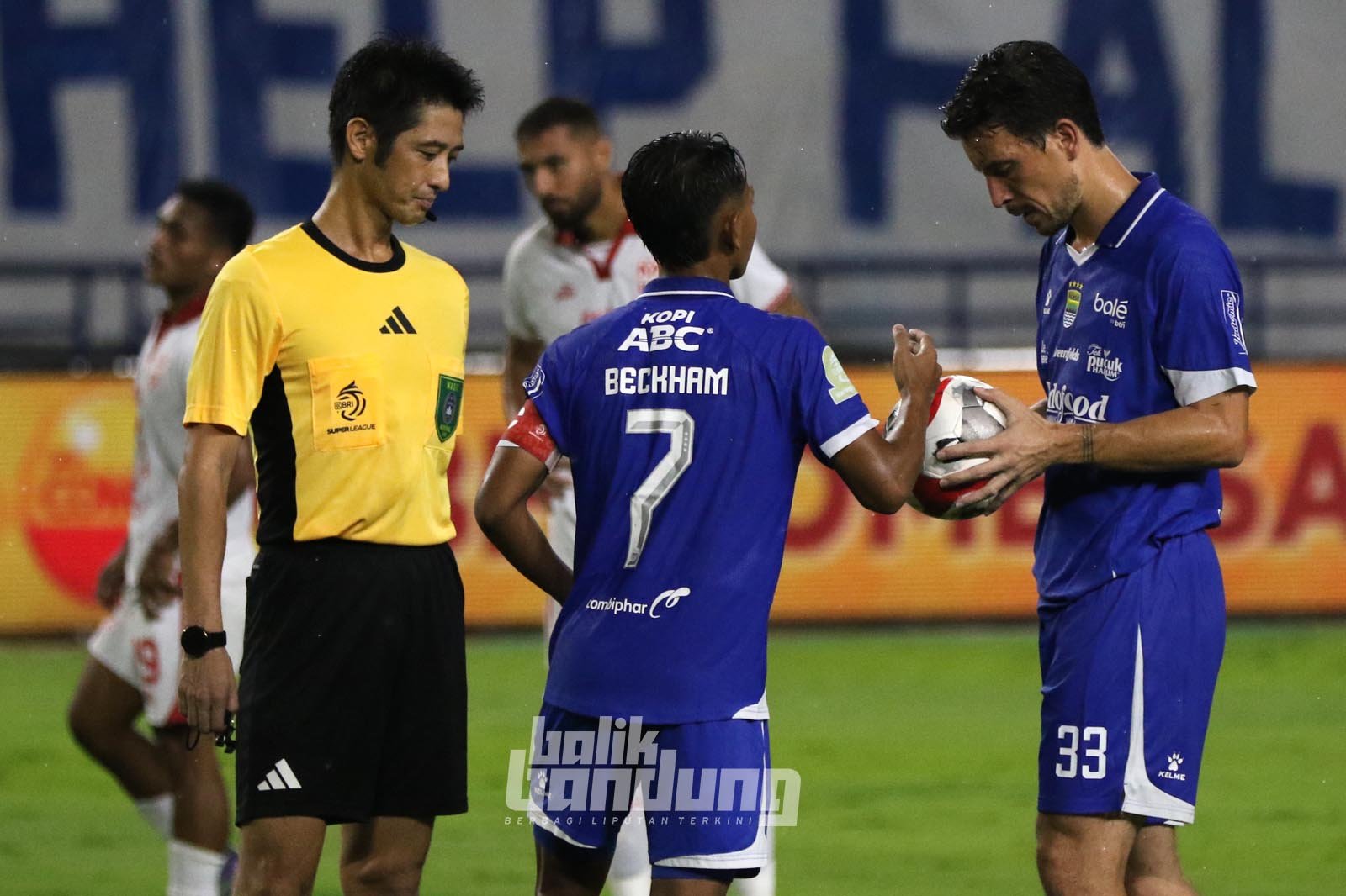 Persib Bandung melawan Malut UNited pekan ke-20 Super League 2025/2026 di Stadion Gelora Bandung Lautan Api (GBLA), Jumat (6/2/2026).