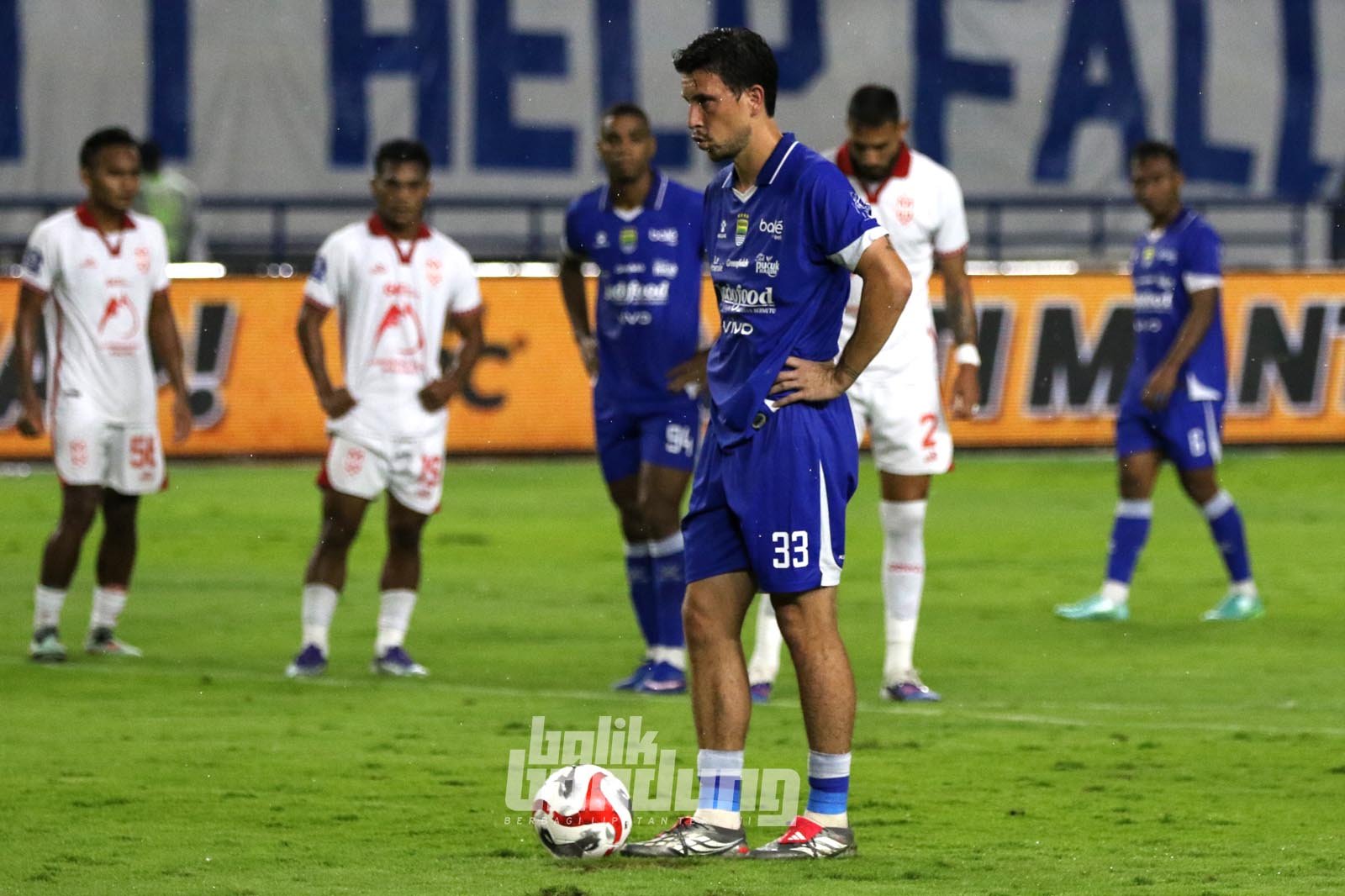 Persib Bandung melawan Malut UNited pekan ke-20 Super League 2025/2026 di Stadion Gelora Bandung Lautan Api (GBLA), Jumat (6/2/2026).