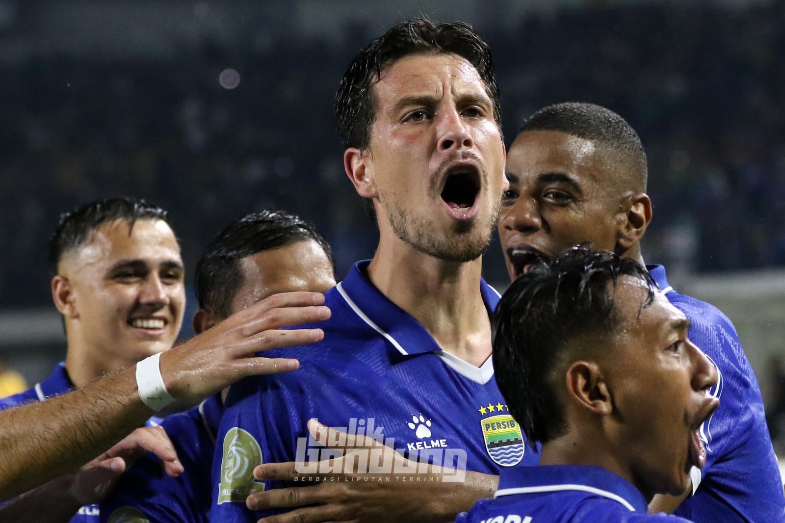 Persib Bandung melawan Malut UNited pekan ke-20 Super League 2025/2026 di Stadion Gelora Bandung Lautan Api (GBLA), Jumat (6/2/2026).