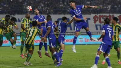 Persib versus PSBS Biak di Stadion Gelora Bandung Lautan Api (GBLA), Kota Bandung, Jawa Barat, Minggu (25/1/2026).