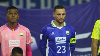 Pelatih Persib Berharap Cedera Marc Klok Tidak Buruk