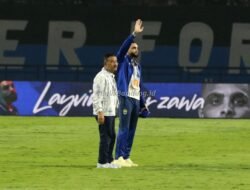Persib Perkenalkan Layvin Kurzawa Seusai Lawan PSBS Biak