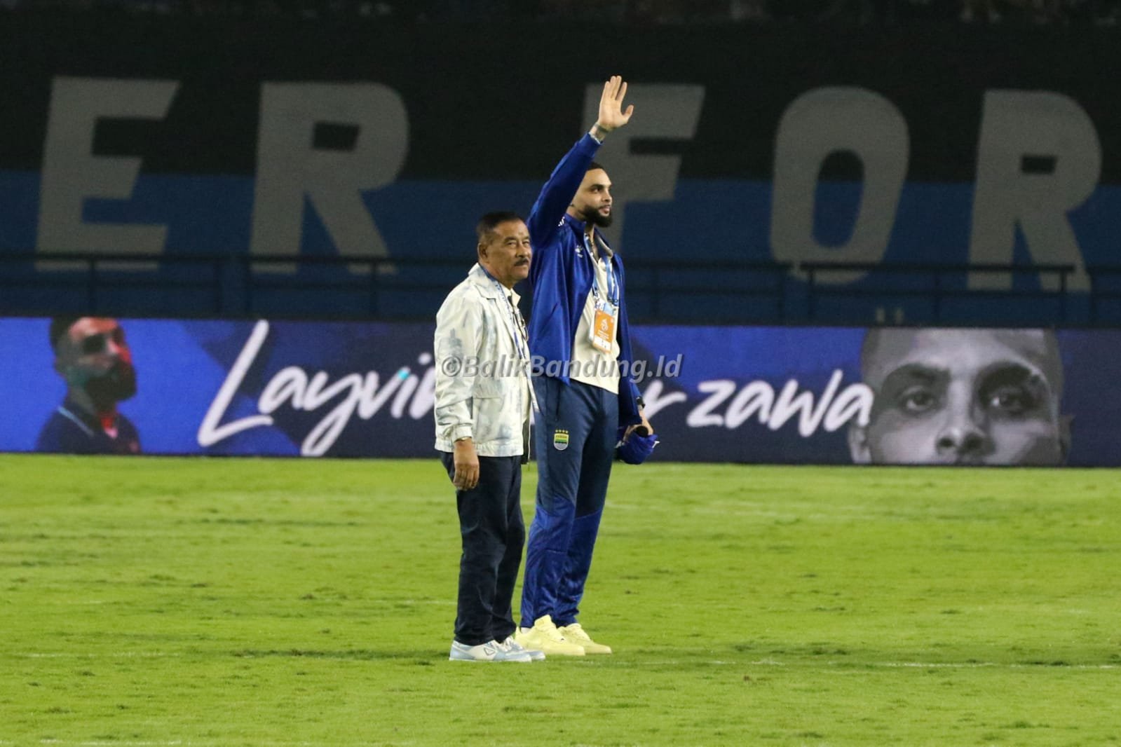 Persib perkenalkan pemain baru, Layvin Kurzawa di Stadion Gelora Bandung Lautan Api (GBLA), Minggu (25/1/2026).