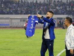 Layvin Kurzwa Diistimewakan? Begini Kata Pelatih Persib