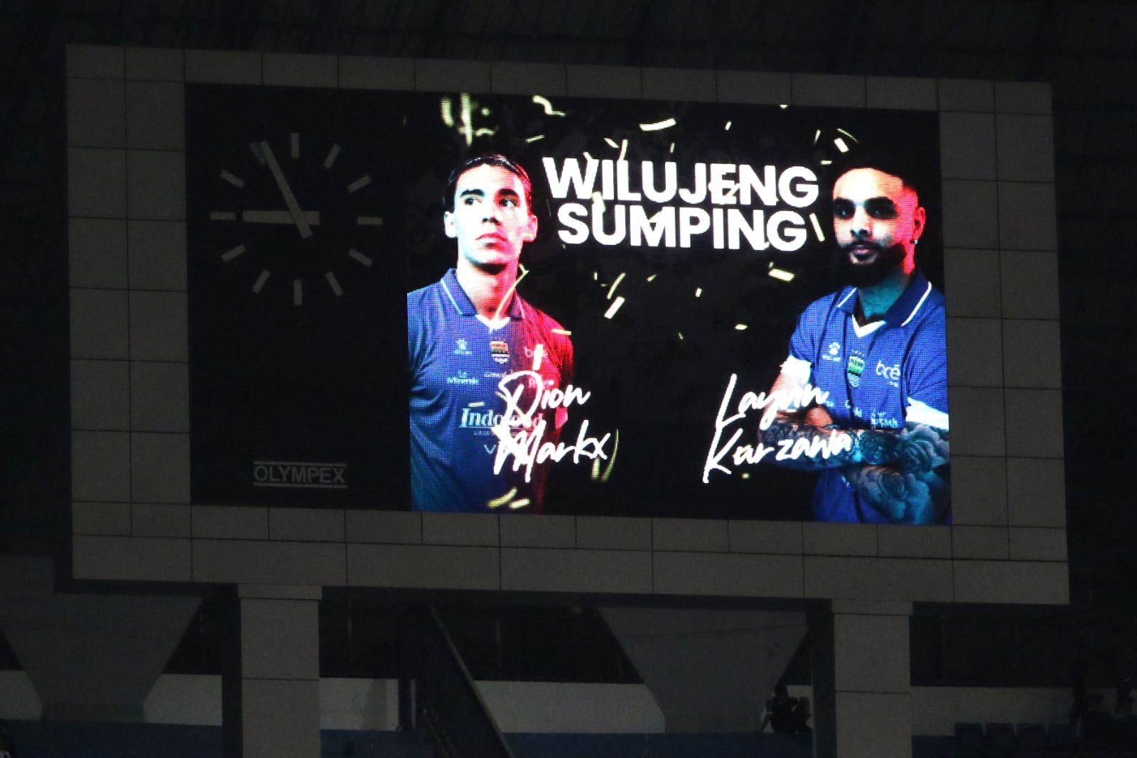 Persib perkenalkan dua pemain baru, Layvin Kurzawa dan Dion Markx di Stadion Gelora Bandung Lautan Api (GBLA), Minggu (25/1/2026).