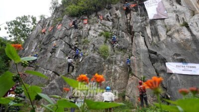 Aksi Keren Puluhan Siswa Sekolah Alam Bandung Panjat Tebing Hawu