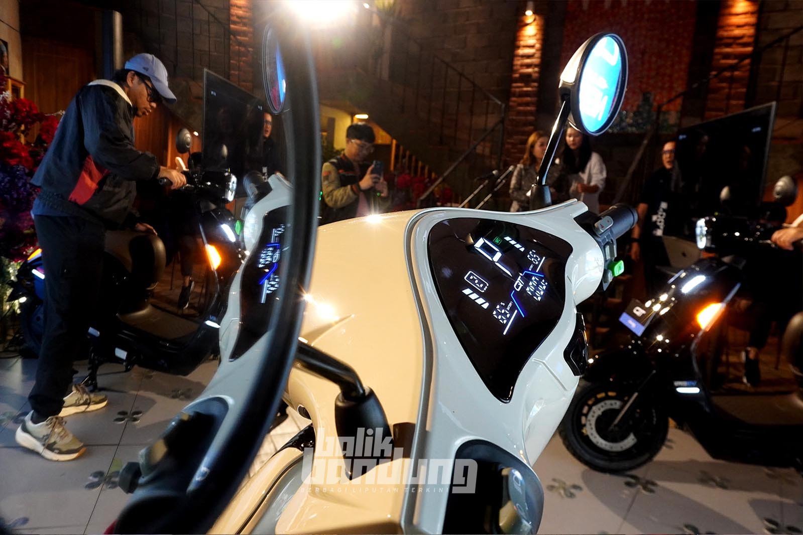 Launching roadshow motor listrik terbaru Indomobil eMotor (IM), QT dan QT Pro di Bandung.