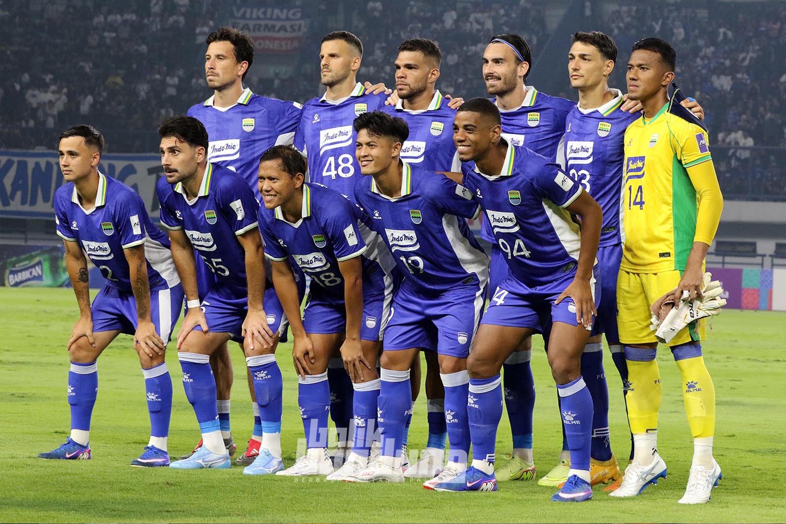 Persib Bandung vs Ratchaburi FC pada leg kedua babak 16 besar AFC Champions League Two (ACL 2) 2025-2026, di Stadion Gelora Bandung Lautan Api (GBLA), Kota Bandung, Jawa Barat, Kamis (18/9/2025).