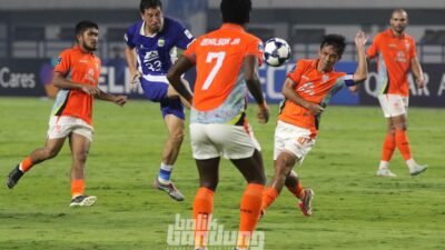 Persib Bandung vs Ratchaburi FC pada leg kedua babak 16 besar AFC Champions League Two (ACL 2) 2025-2026, di Stadion Gelora Bandung Lautan Api (GBLA), Kota Bandung, Jawa Barat, Kamis (18/9/2025).