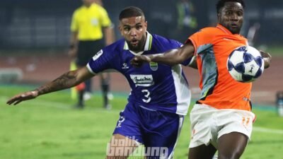 Persib Bandung vs Ratchaburi FC pada leg kedua babak 16 besar AFC Champions League Two (ACL 2) 2025-2026, di Stadion Gelora Bandung Lautan Api (GBLA), Kota Bandung, Jawa Barat, Kamis (18/9/2025).