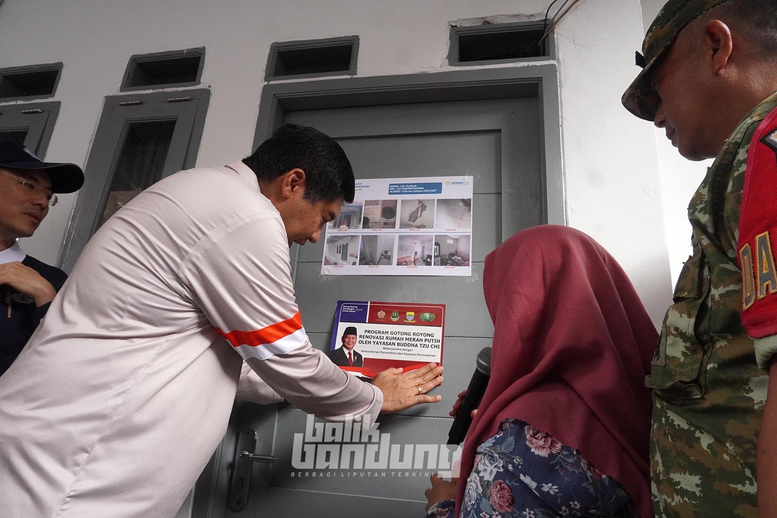 Menteri Perumahan dan Kawasan Pemukiman (PKP), Maruarar Sirait, meninjau rumah program Gotong Royong Renovasi Rumah Merah Putih di Kota Bandung