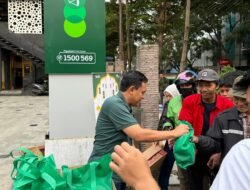 Pegadaian Jabar Tebar 1.200 Paket Takjil untuk Masyarakat