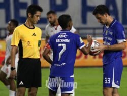 Persib Bandung melawan Malut UNited pekan ke-20 Super League 2025/2026 di Stadion Gelora Bandung Lautan Api (GBLA), Jumat (6/2/2026).