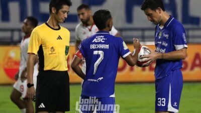 Persib Bandung melawan Malut UNited pekan ke-20 Super League 2025/2026 di Stadion Gelora Bandung Lautan Api (GBLA), Jumat (6/2/2026).