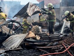 Sejumlah Toko Material Bekas Bangunan di Bandung Hangus Terbakar Saat Ditinggal Mudik