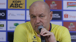 Bungkam Soal Laga, Pelatih Persib: Saya Hormati Media