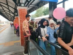 165 Relawan Batu Pemudik KAI Bandung Saat Lebaran 2026