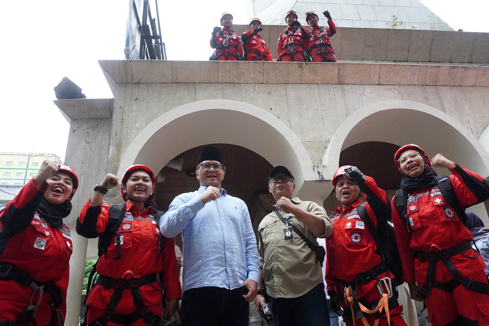 VRI Dukung Pembersihan Menara Masjid Agung Bandung