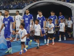 Dua Pemain Pilar Persib Absen Lawan Semen Padang