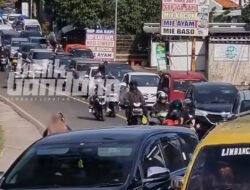 (VIDEO) Lalu Lintas Macet di Jalur Mudik Limbangan – Badrek Kabupaten Garut