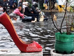 Banjir Rendam Jalan Cibaduyut, Aktivitas Warga dan Pengguna Jalan Terhambat