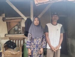 Belasan Jiwa Bertahan di Rumah Nyaris Roboh