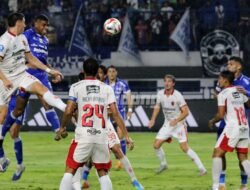 Uilliam Barros Dihujani Kritik, Pelatih Persib Pasang Badan