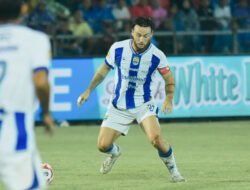 Nobar Sederhana Warga Saksikan Kemenangan Persib