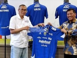 Bikin Gebrakan! Persib Perkenalkan Pemain Barunya Melalui Aksi Sosial