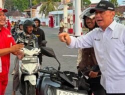 Mochamad Iriawan Sapa Warga Banyuwangi di 2 SPBU, Pastikan Stok BBM Aman