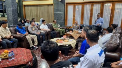 Manajer Persib Bandung, Umuh Muchtar memberikan imbauan kepada Bobotoh.