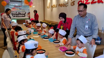 10 Tahun Pizza Maker Junior, Pizza Hut Ajak Anak ke Kebun Paprika dan Belajar Membuat Pizza