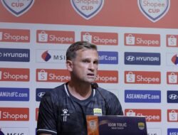 Pelatih Persib: Kami Tidak Terlalu Memikirkan Hadiah Uang