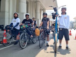 Tujuh Pesepeda Bandung Gowes ke Istana Negara, Desak Pemerintah Tetapkan Karhutla sebagai Bencana Nasional